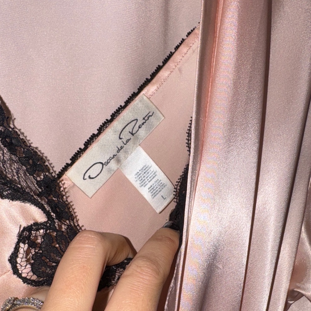Oscar de la Renta Blush Satin Robe with Black Lace - Picture 11 of 12
